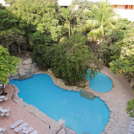 Marriott Tuxtla Gutierrez Hotel Ngoại thất bức ảnh The pool at the hotel