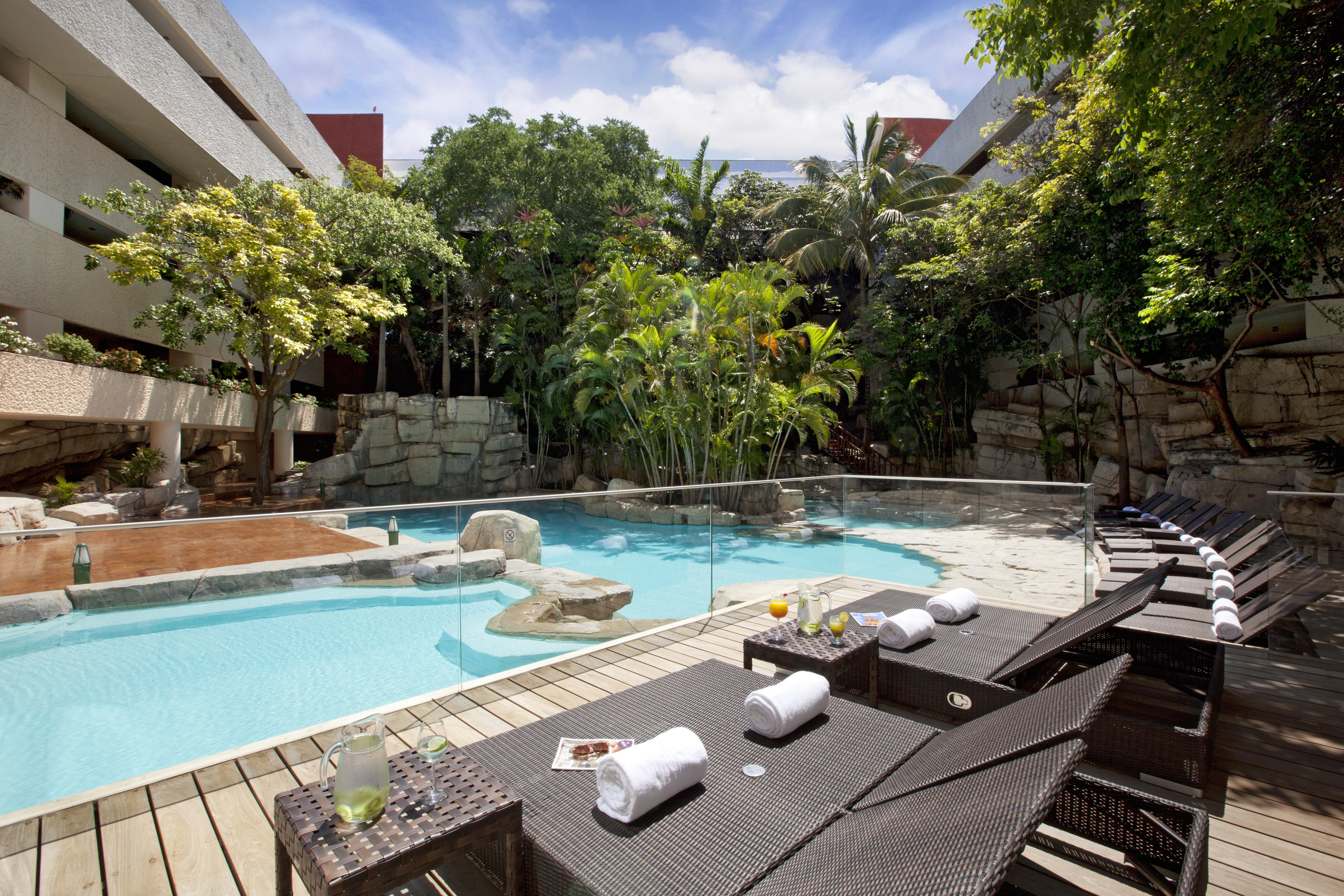 Marriott Tuxtla Gutierrez Hotel Ngoại thất bức ảnh The pool at the hotel