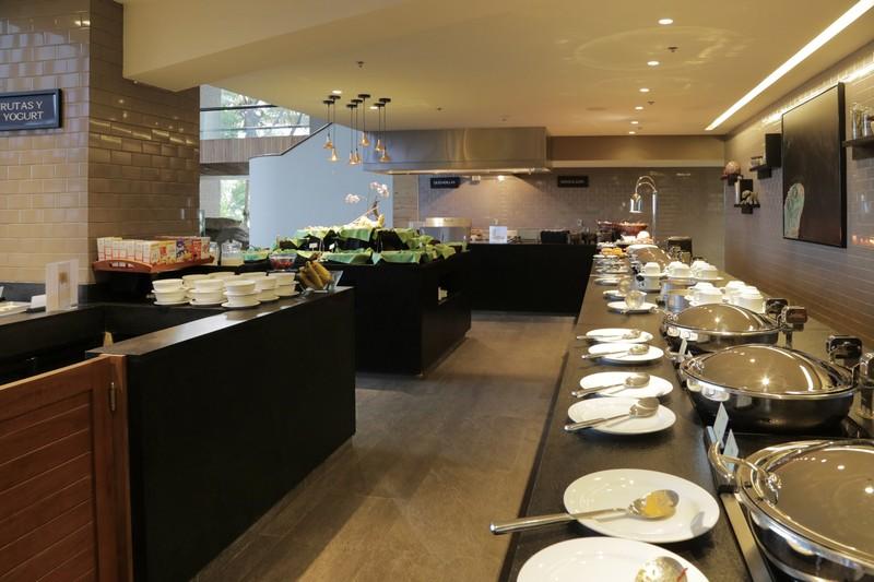 Marriott Tuxtla Gutierrez Hotel Ngoại thất bức ảnh A buffet at a hotel