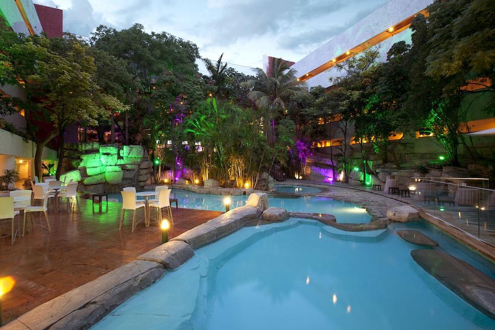 Marriott Tuxtla Gutierrez Hotel Ngoại thất bức ảnh The hotel's pool
