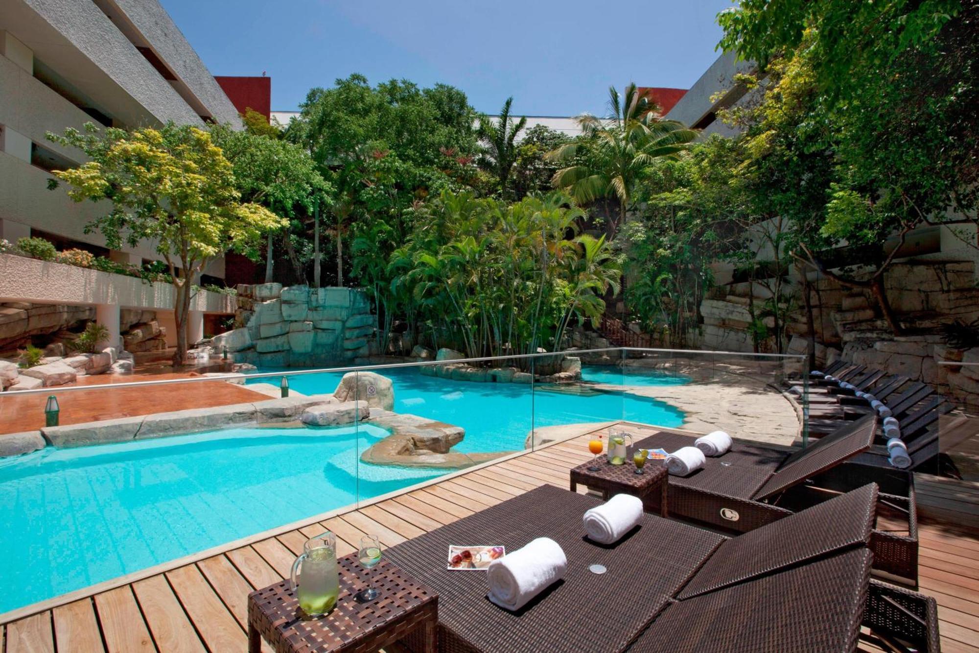 Marriott Tuxtla Gutierrez Hotel Ngoại thất bức ảnh The pool at the hotel