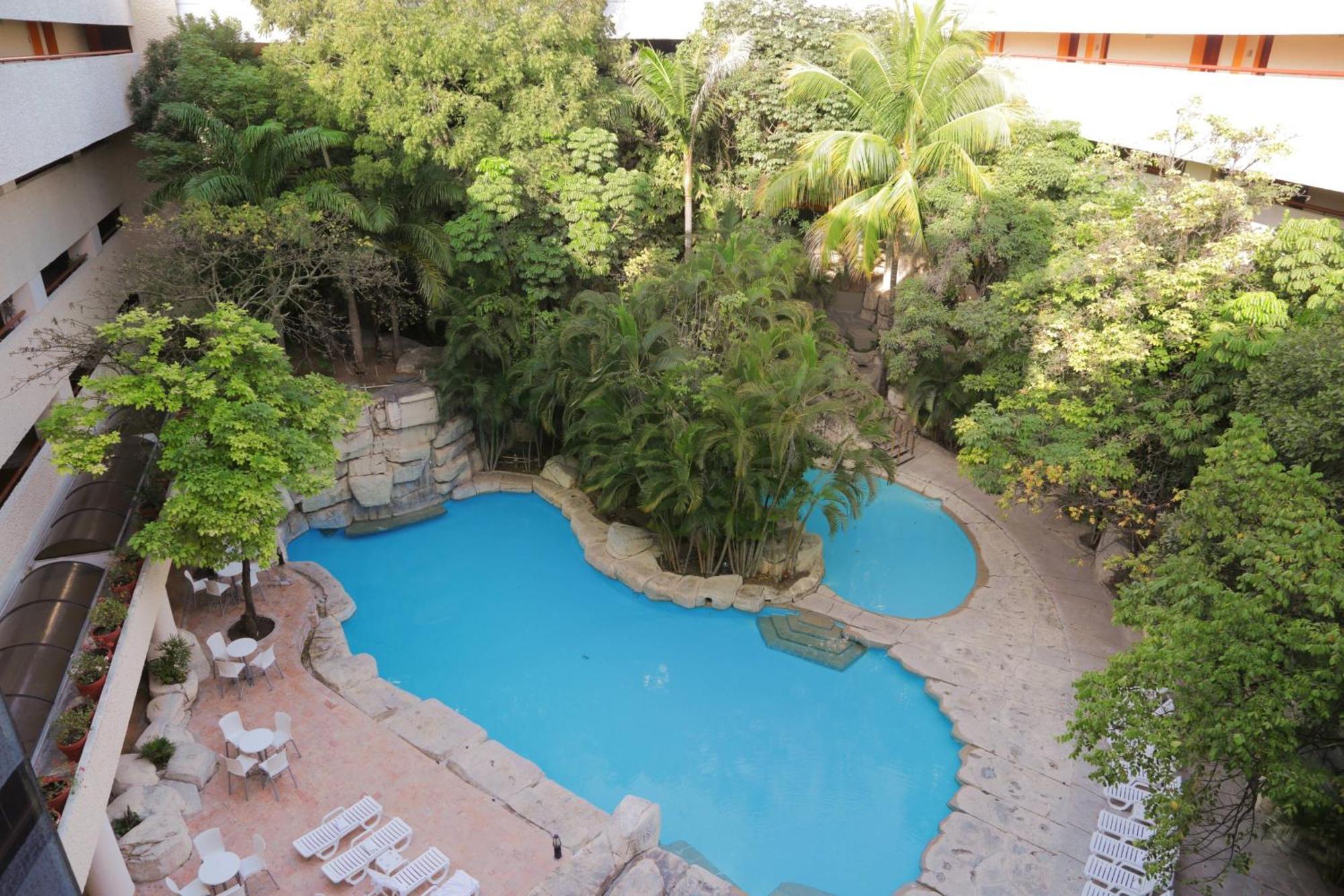 Marriott Tuxtla Gutierrez Hotel Ngoại thất bức ảnh The pool at the hotel