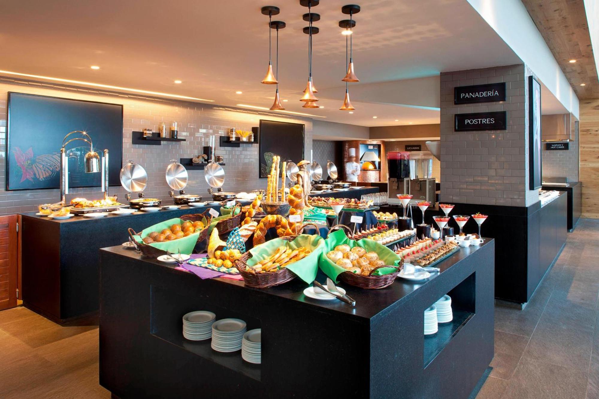 Marriott Tuxtla Gutierrez Hotel Ngoại thất bức ảnh Buffet at a hotel